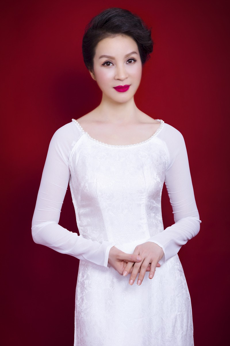 MC Thanh Mai tre trung voi ta ao dai mung ngay 8/3-Hinh-10